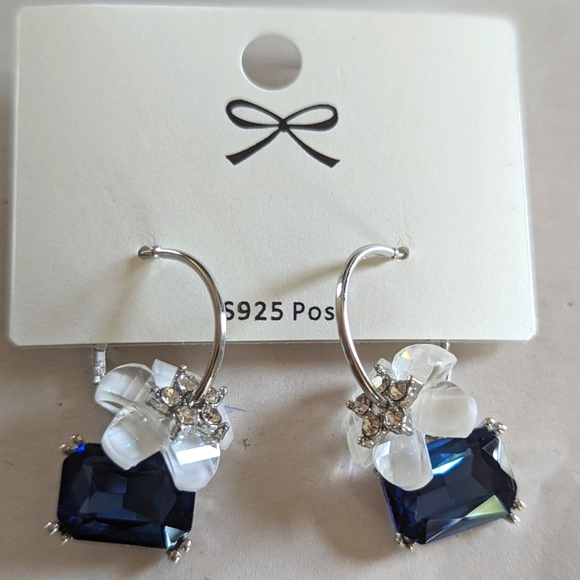 Earrings - Dangling with rectangular and floral accent - Picture 1 of 2